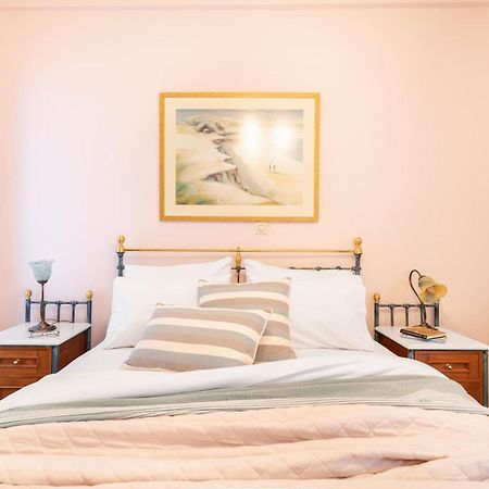 Bright, Calming Retreat With A Balcony Near Metro! Lejlighed Athen Eksteriør billede